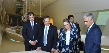 President of Israel and his spouse visit Heydar Aliyev Center (PHOTO)