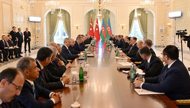 Azerbaijani and Turkish presidents hold expanded meeting