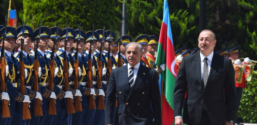 Official welcome ceremony held for Pakistani PM in Azerbaijan