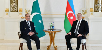 Azerbaijani President and Pakistani PM hold one-on-one meeting 