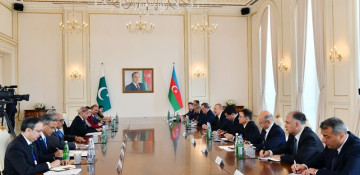 President Ilham Aliyev holds expanded meeting with Pakistani PM 