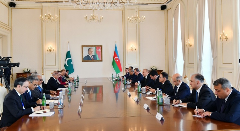 President Ilham Aliyev holds expanded meeting with Pakistani PM 