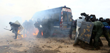 France shuts down climate activist group