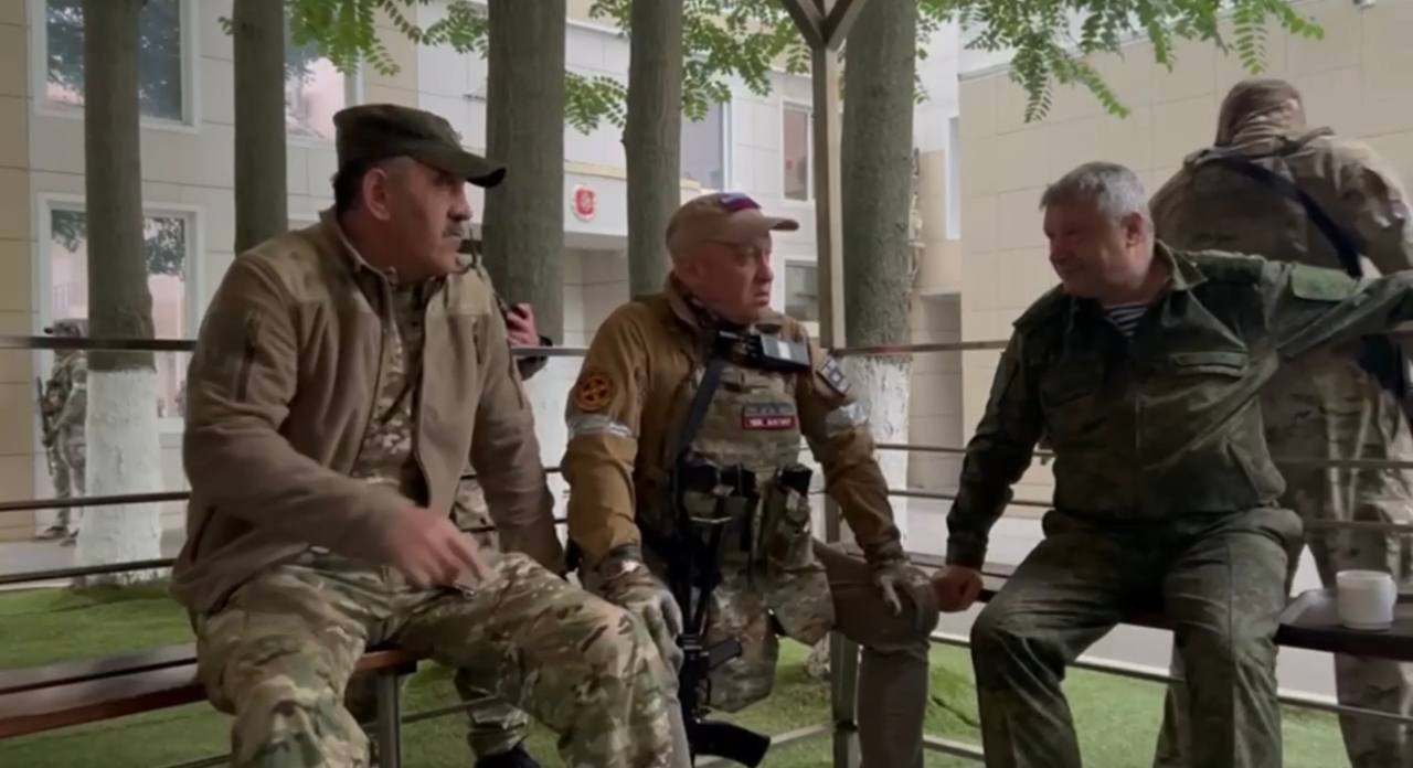 Wagner head claims his forces blockade Rostov, vows to march on Moscow