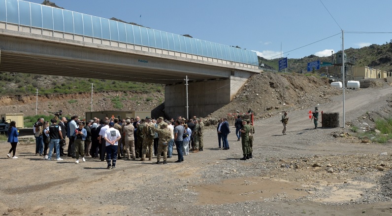 Foreign diplomats visit Azerbaijan’s Lachin border checkpoint 