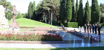 Azerbaijani Defense Ministry’s leadership visits Alley of Honor and Alley of Martyrs