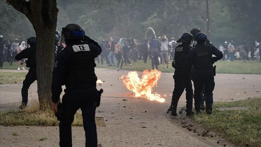 1,000 arrested during violent protests in France