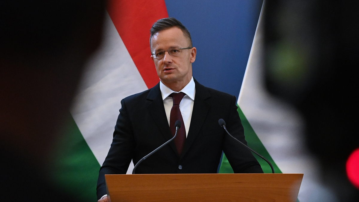 Hungarian president notes strategic partnership between Budapest and Baku