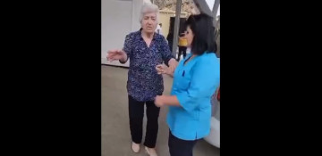 Elderly Armenian woman thanks Azerbaijanis while passing Lachin checkpoint (VIDEO)
