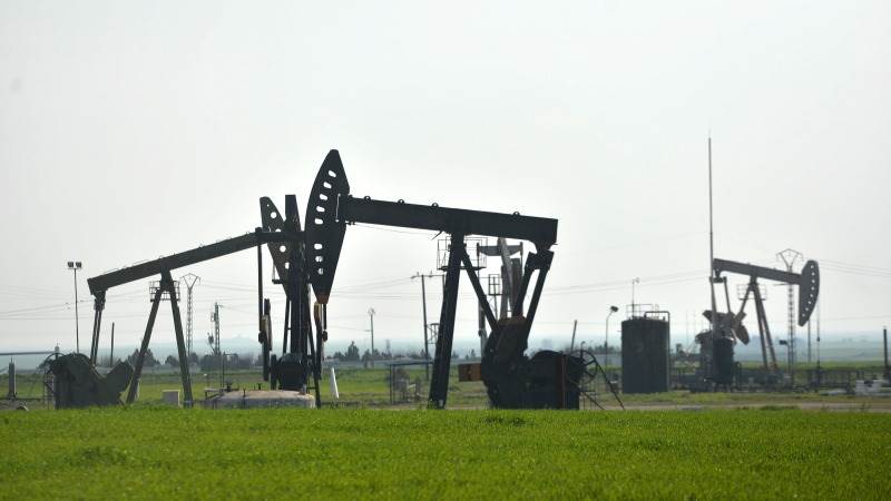 Oil retreats on US demand worries despite China stimulus, supply