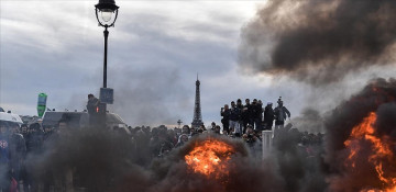 More than 700 sentenced to prison over French riots
