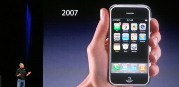 ‘Elusive’ Apple iPhone from 2007 sells for $190,000