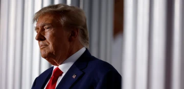 Judge sets May 2024 trial date for Donald Trump in documents case