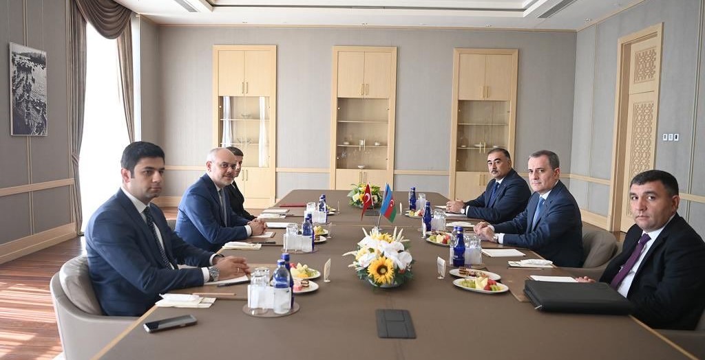 Azerbaijani FM meets with chief adviser to Turkish president