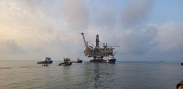 bp Azerbaijan sails away Azeri-Central-East platform's topsides unit
