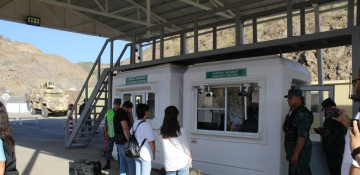 Turkish journalists observe Armenians cross via Lachin border checkpoint