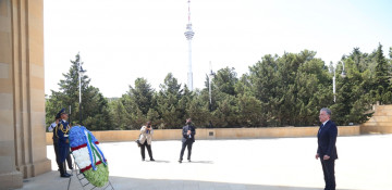 President of Uzbekistan Shavkat Mirziyoyev pays respect to Azerbaijani martyrs
