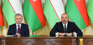 President Ilham Aliyev is hosting state reception in honor of President Shavkat Mirziyoyev
