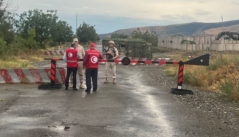 Azerbaijan Red Crescent Society hold talks with Russian peacekeepers on providing humanitarian aid to Armenian residents of Karabakh