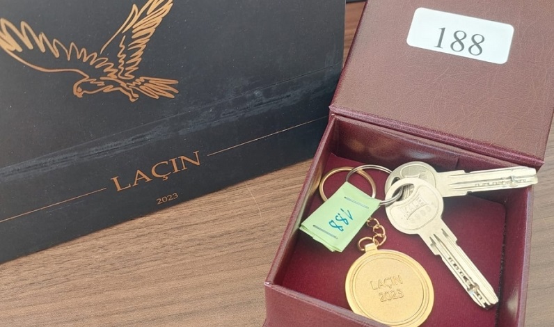 Azerbaijan: 13 more families relocated to Lachin city get house keys