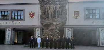 Azerbaijan’s defense minister attends graduation ceremony of Turkish Land Forces Academy