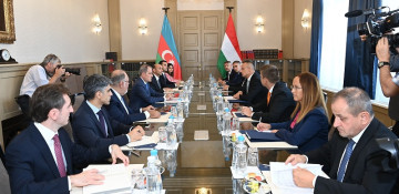Azerbaijani foreign minister meets with Hungarian counterpart
