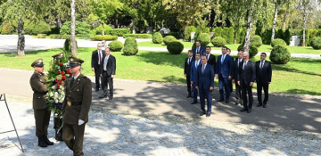 Azerbaijani FM visits “Voice of Croatian Victims – Wall of Pain” monument in Zagreb