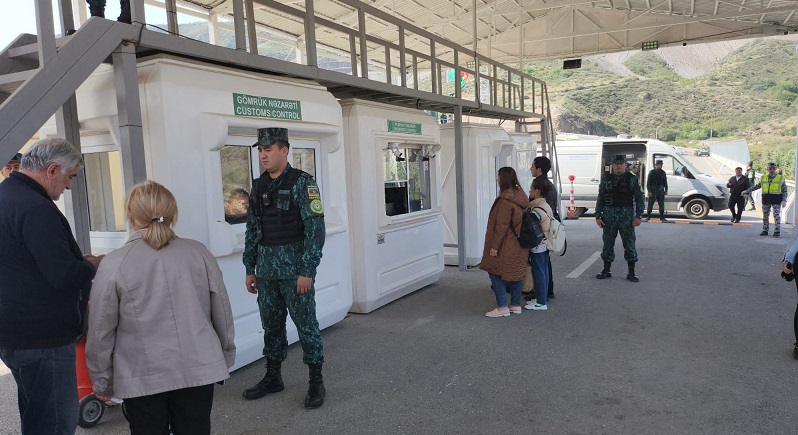 Azerbaijan continues to ensure free passage of Garabagh’s Armenian residents through Lachin checkpoint