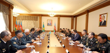 Azerbaijan, Kazakhstan discuss prospects for development of military cooperation