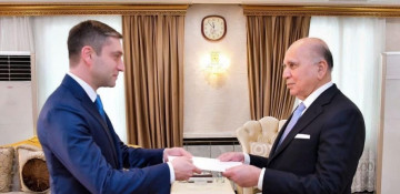 Ambassador of Azerbaijan presents copies of his credentials to Iraqi FM