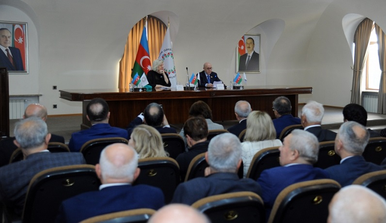 Council of Europe Commissioner for Human Rights meet with Azerbaijanis expelled from Armenia 