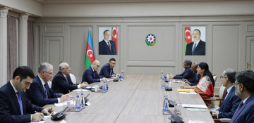 Azerbaijan’s prime minster meets with Indian minister of state for commerce & industry
