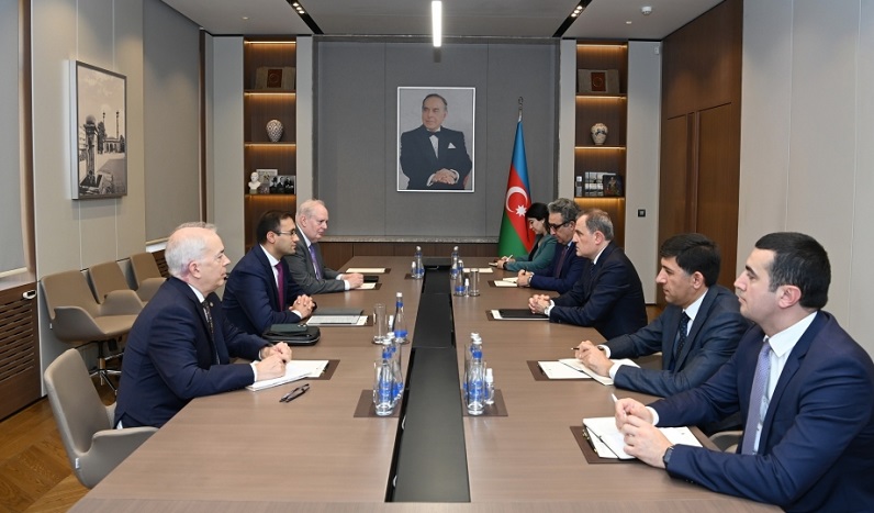 Azerbaijan, US mull cooperation in transport and energy fields