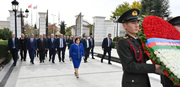 Speaker of Azerbaijani Parliament visits monument to Heydar Aliyev in Ankara  (PHOTO)