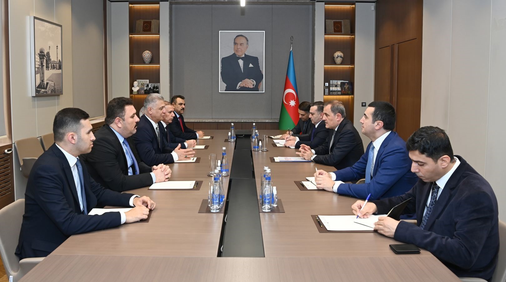 Azerbaijani FM meets with delegation of Iraqi Parliament