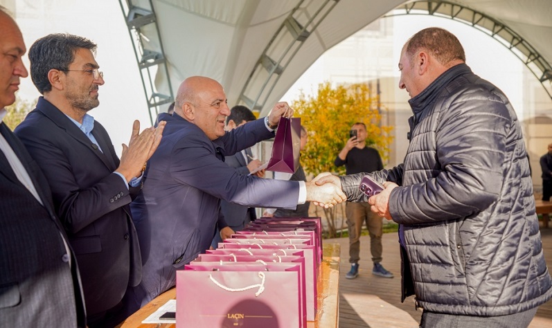 Azerbaijan: Another 20 families relocated to liberated Lachin city get house keys