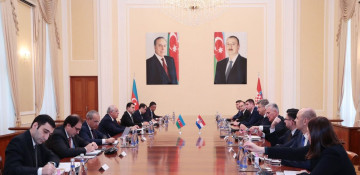 Azerbaijani PM meets with Croatian counterpart