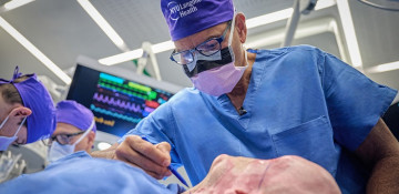 Surgeons performs the world’s first eye transplant