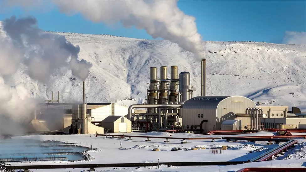 Iceland builds wall to protect power plant from lava