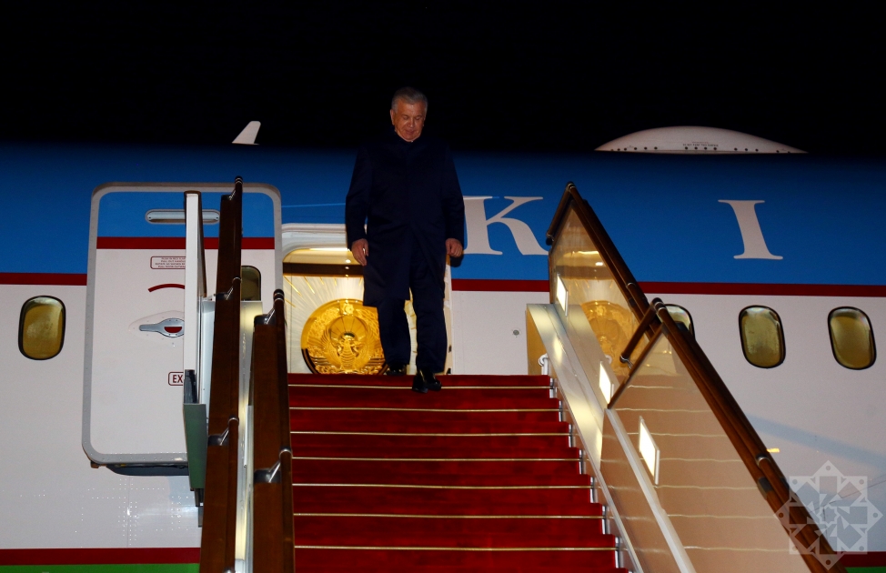 Uzbek President arrives in Azerbaijan on a working visit