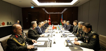 Azerbaijani, Turkish defense ministers hold meeting in Baku 