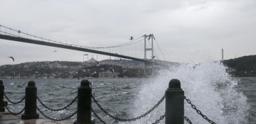 Vessel movement in Istanbul strait suspended