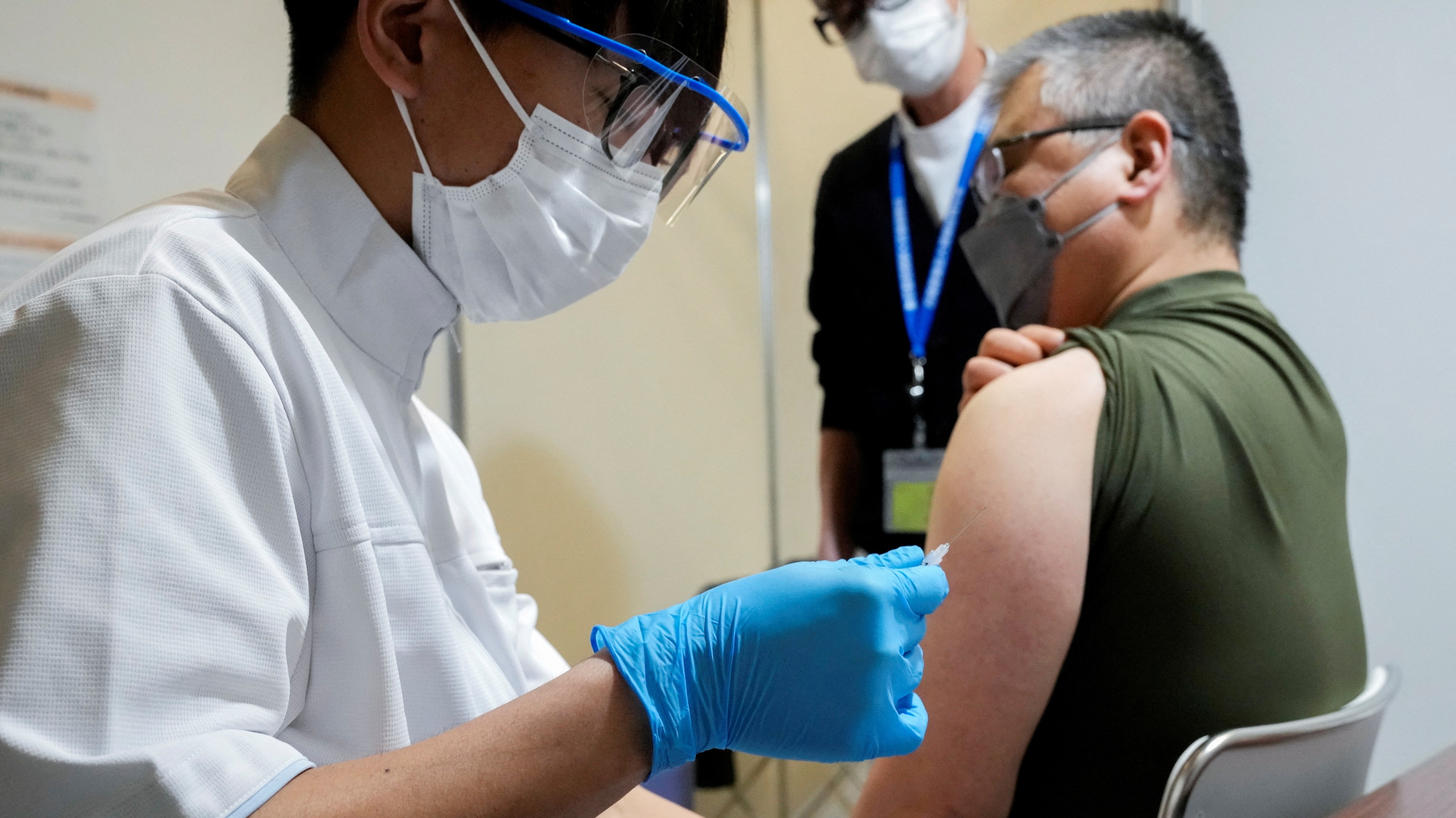 Japan approves 1st domestic COVID-19 variant vaccine