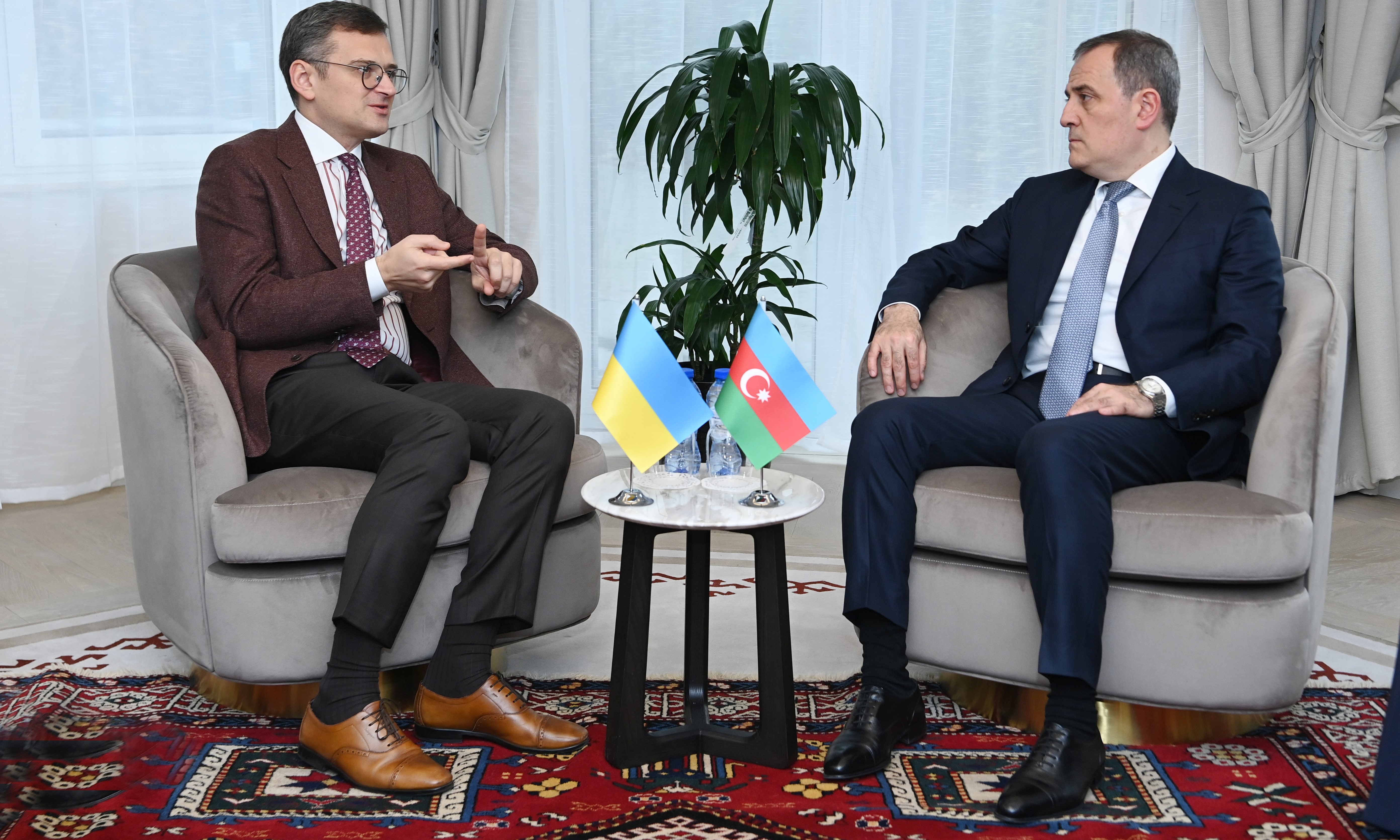 Azerbaijani FM meets with Ukrainian counterpart