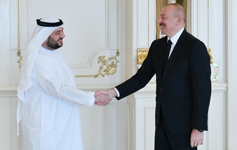 President Ilham Aliyev receives UAE Minister of Investment