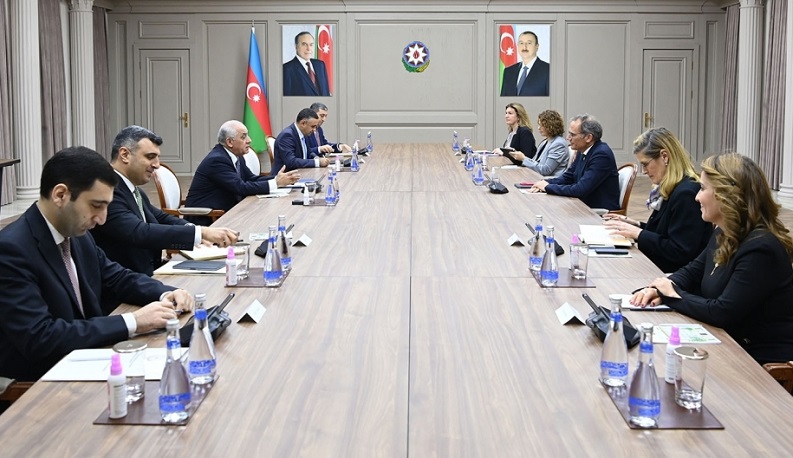 Azerbaijan’s prime minister discusses key development initiatives with IFC