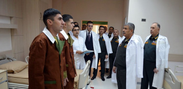 Azerbaijani MoD visits hospital on holiday eve (VIDEO)