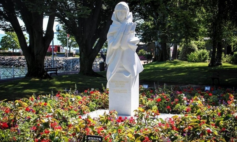 Azerbaijanis living in France protest against mayor’s office of Evian-les-Bains