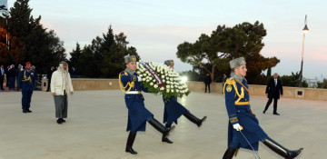 President of United Arab Emirates pays respect to Azerbaijani martyrs