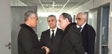 Assistant to Azerbaijani President Anar Alakbarov visits fire scene and smoke victims